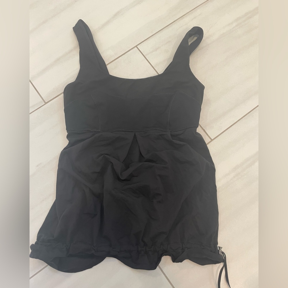 Lululemon size 4 tank black